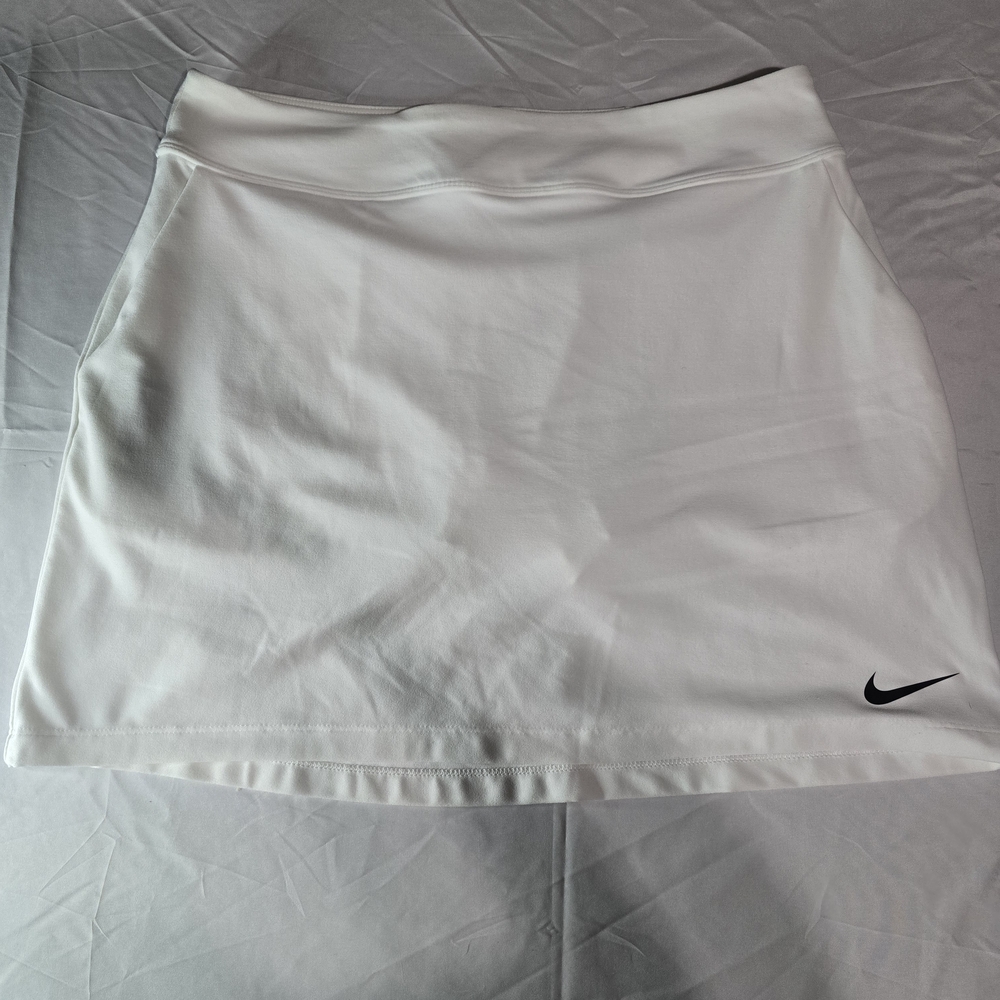 Women's Nike White Sport Golf Skirt With Built In shorts Size M Never Worn